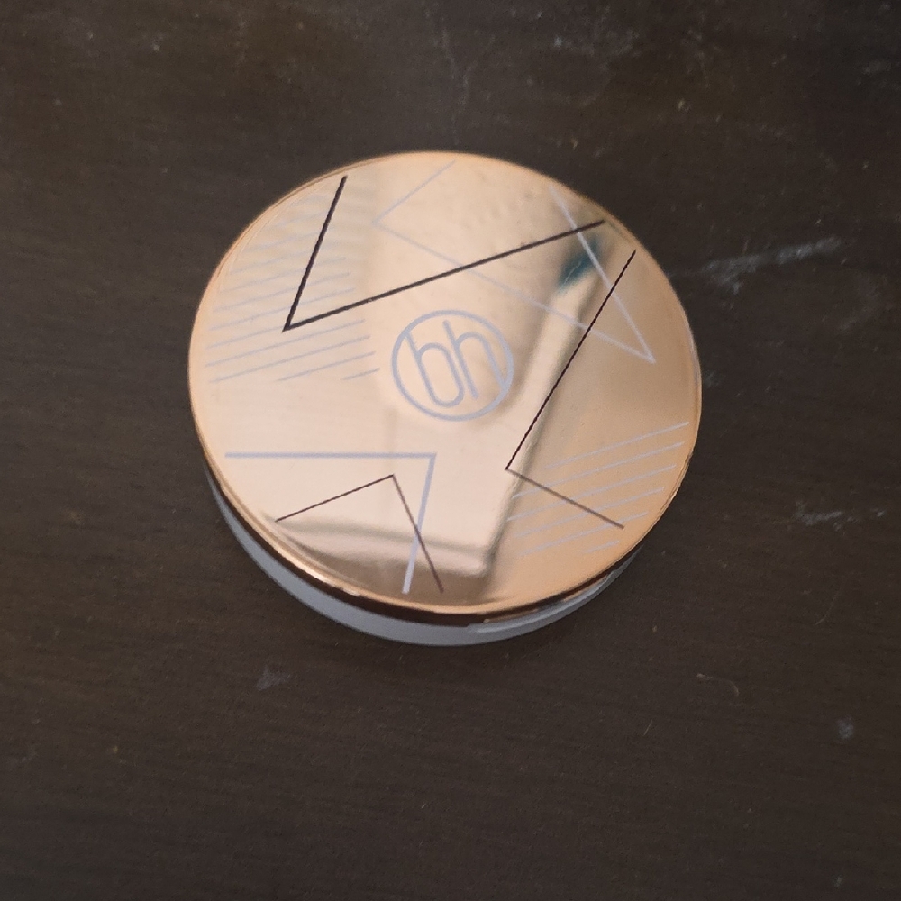 BH Cosmetics Elegant Gold Compact